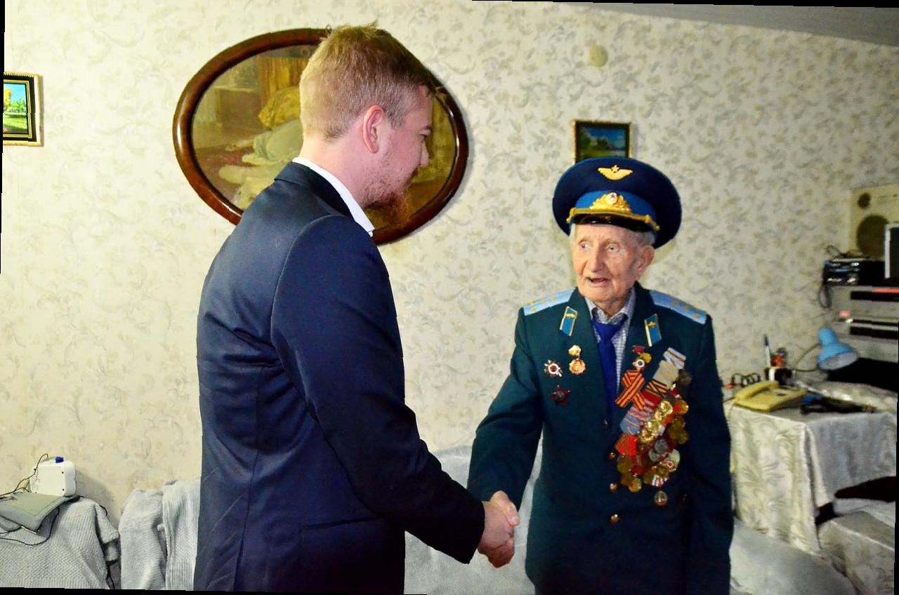 «Виктор Тепляков поздравил ветеранов Сочи с 80-летием Победы»