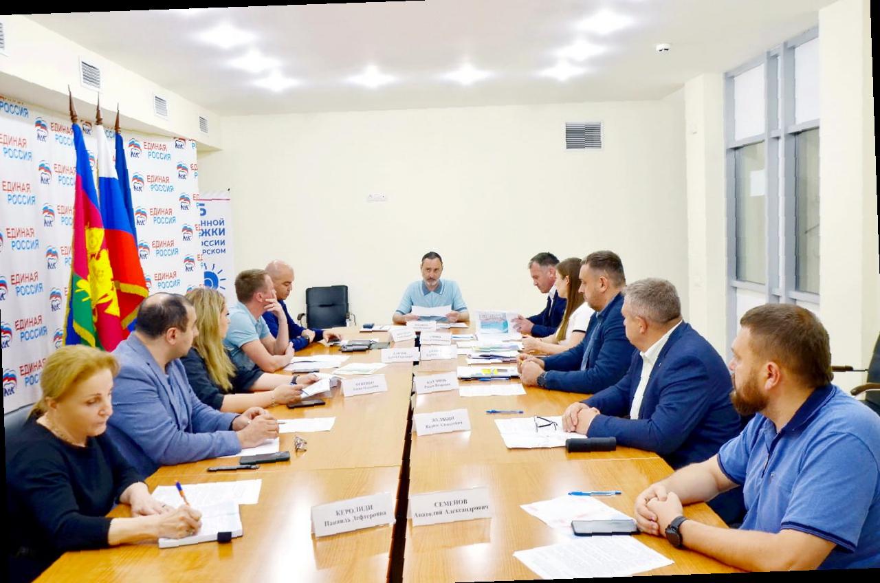 «Виктор Тепляков обсудил строительство спорткомплекса в Пластунке»
