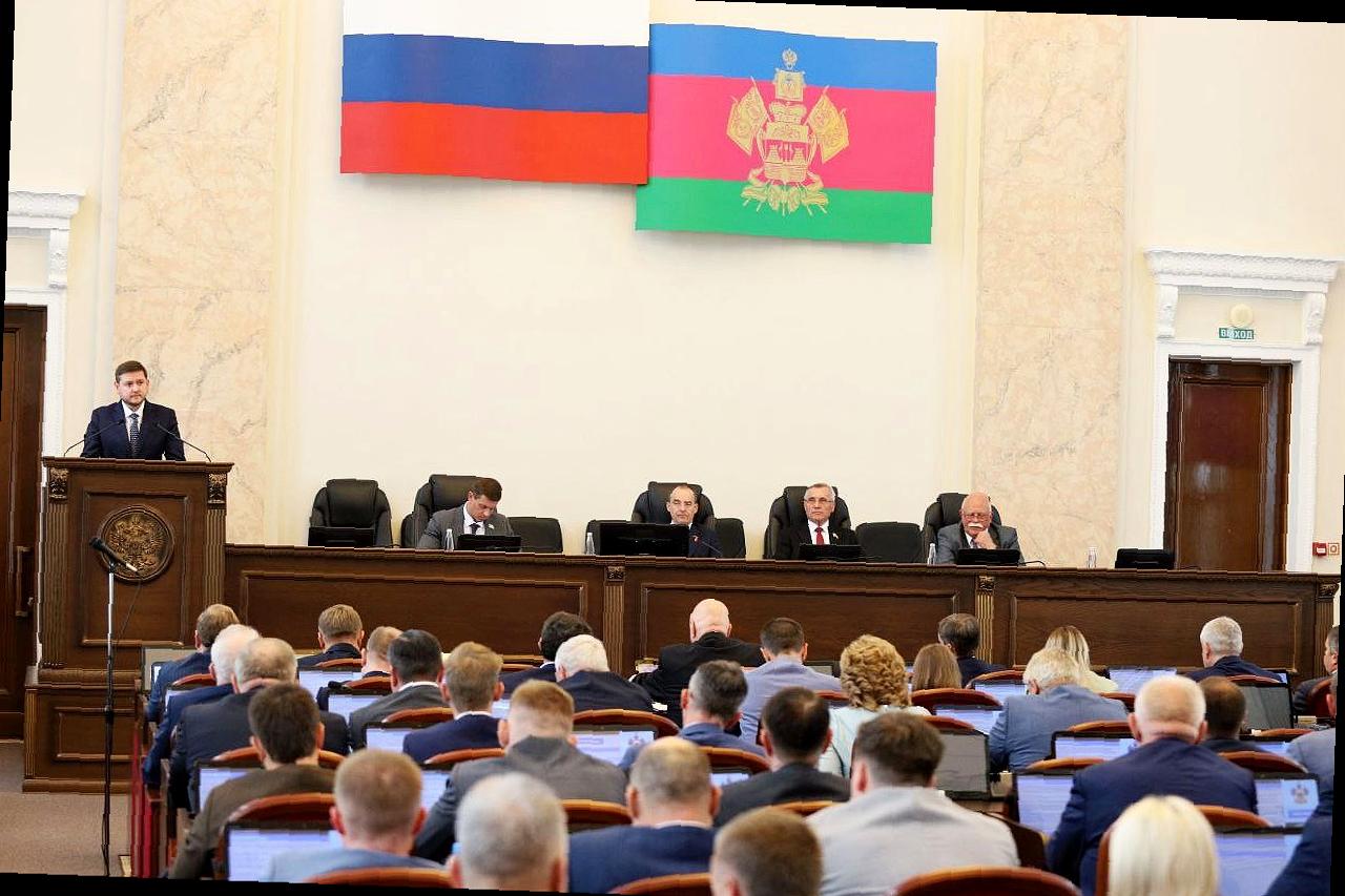 «Виктор Тепляков принял участие в работе 60-й сессии краевой Думы»