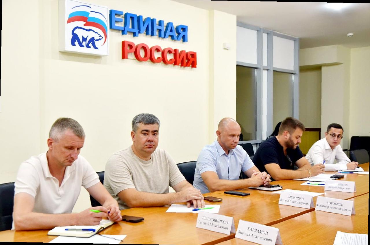 «Виктор Тепляков обсудил улучшение условий на АЗС в Сочи»