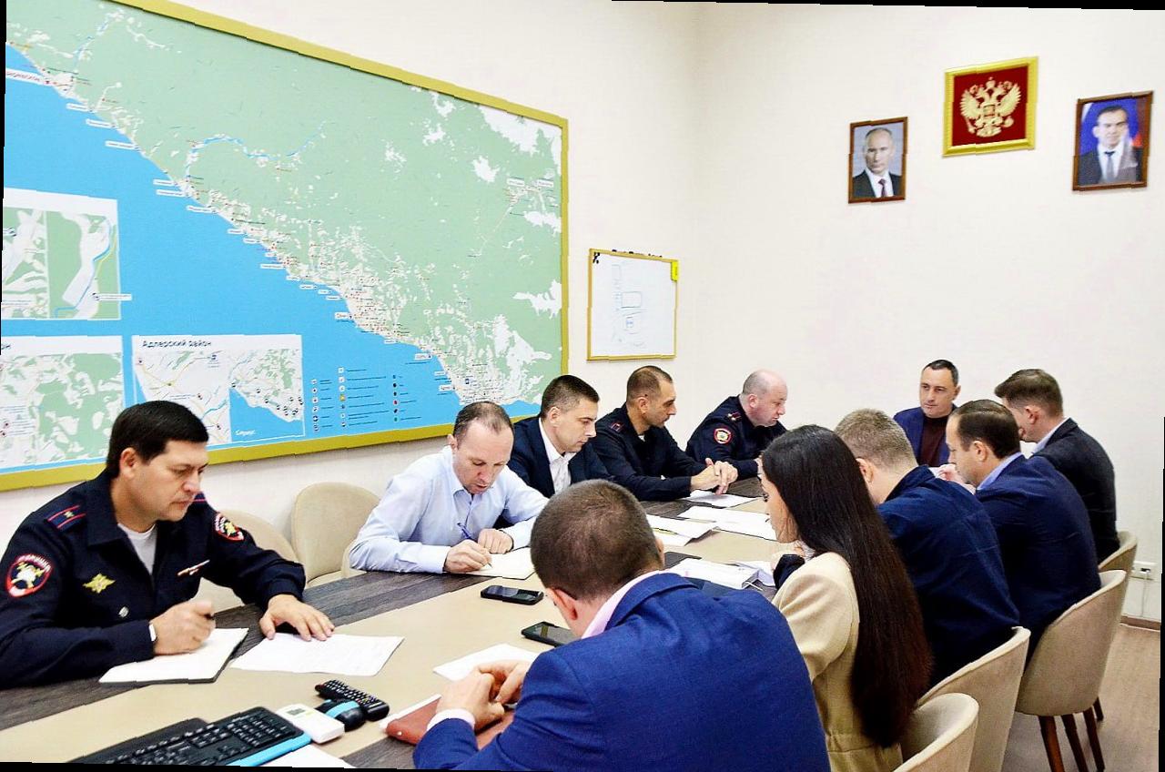 «Виктор Тепляков провел встречу по улучшению авторынка в Сочи»