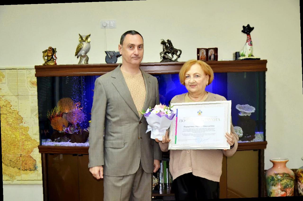 «Виктор Тепляков наградил специалистов Сочи от краевой Думы»