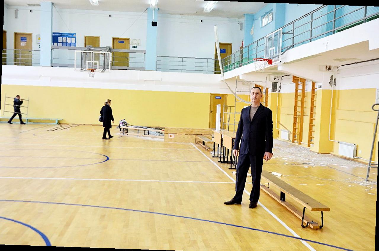 Виктор Тепляков ознакомился со спортивным комплексом Сочинского государственного университета