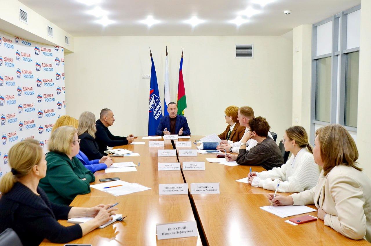 «Виктор Тепляков провел совещание о противооползневых работах в Эколого-биологическом центре Сочи»