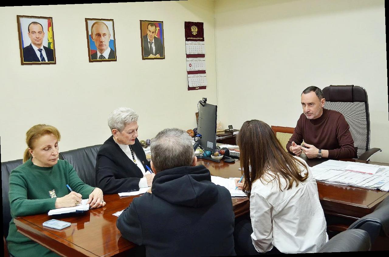 «Виктор Тепляков участвовал в обсуждении вопросов с Общественной приёмной партии «Единая Россия»»