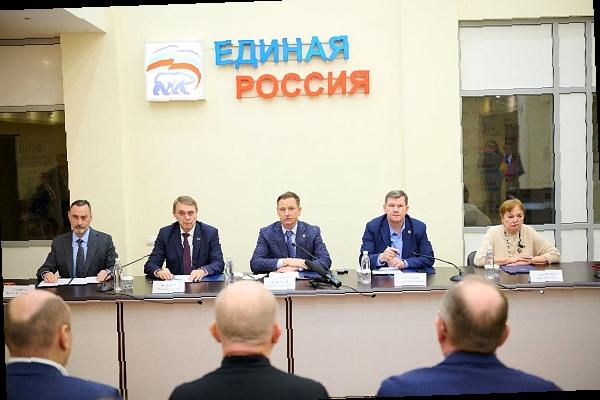 «Виктор Тепляков участвовал в совете партии в Сочи»