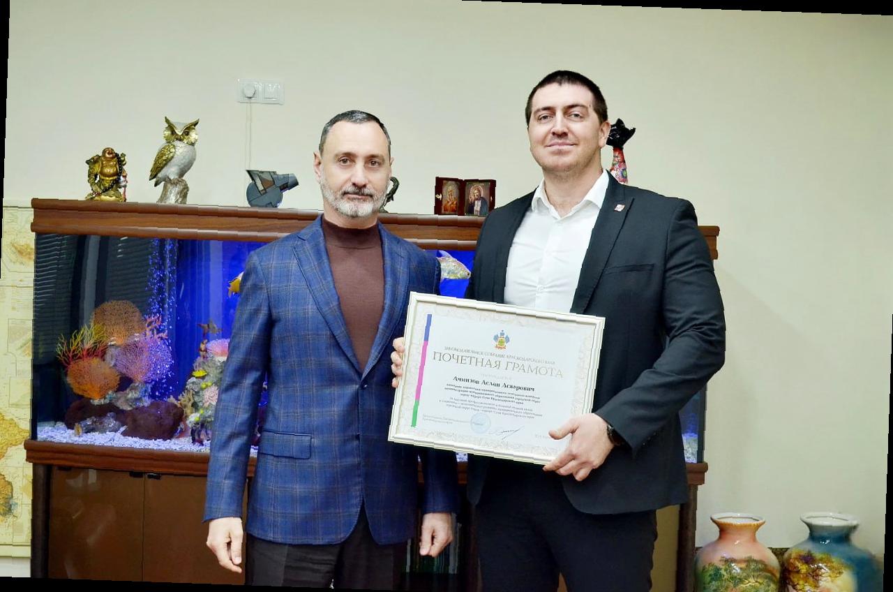 «Виктор Тепляков благодарил специалистов Сочи наградами от региональной Думы»