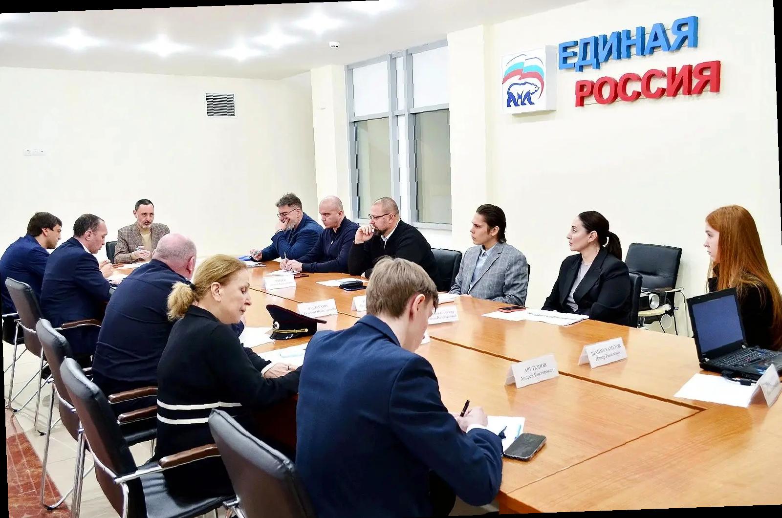 «Виктор Тепляков обсудил состояние железнодорожных путей возле курортов»