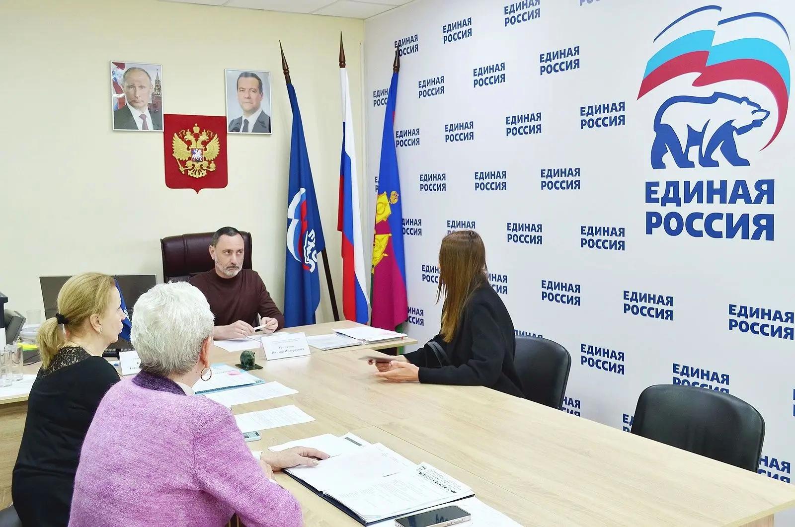 «Виктор Тепляков помогает гражданам в общественной приёмной «Единой России»»
