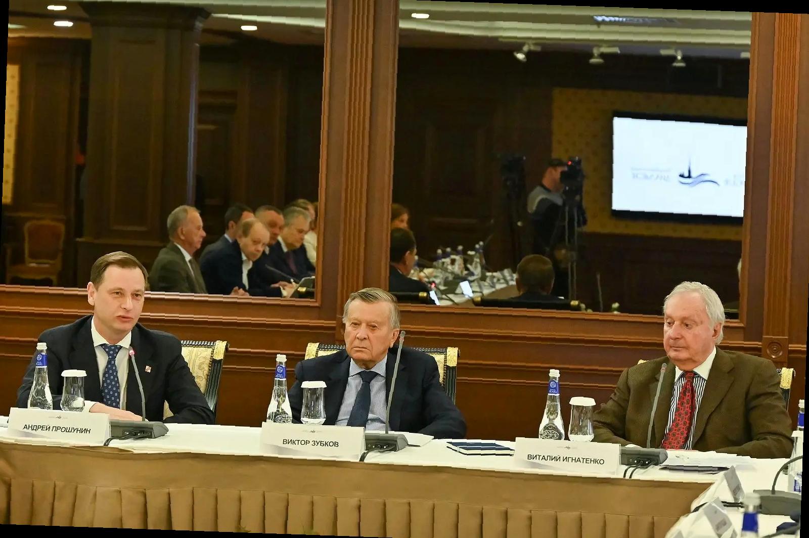 «Виктор Тепляков участвовал в 25-м форуме «Петербургский диалог»