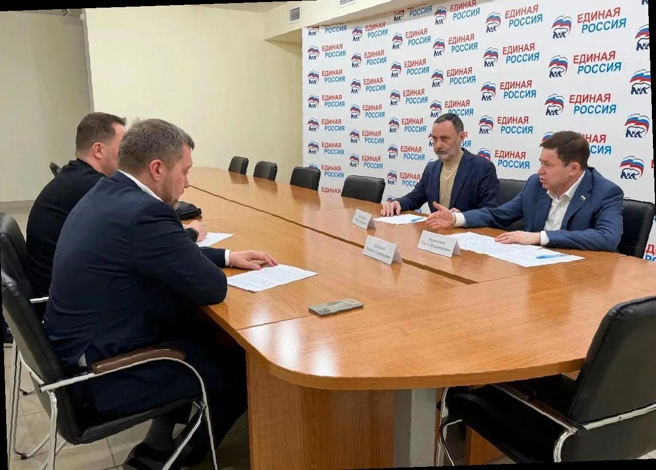 «Виктор Тепляков обсудил развитие побережья Сочи»