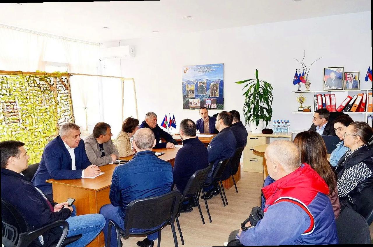 «Виктор Тепляков встретился с жителями в ТОС «КСМ»