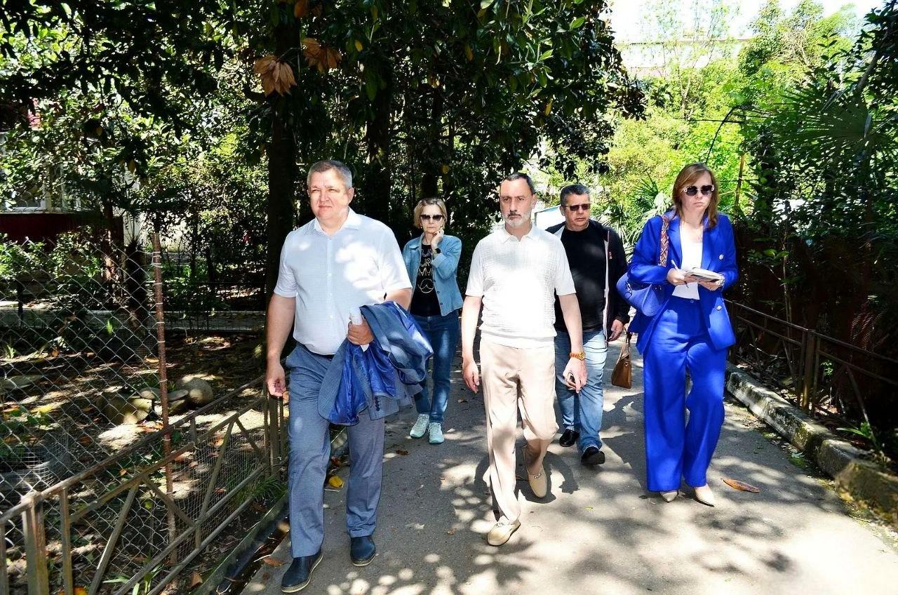 «Виктор Тепляков ознакомился с проблемами в микрорайоне Гагаринский в Сочи»